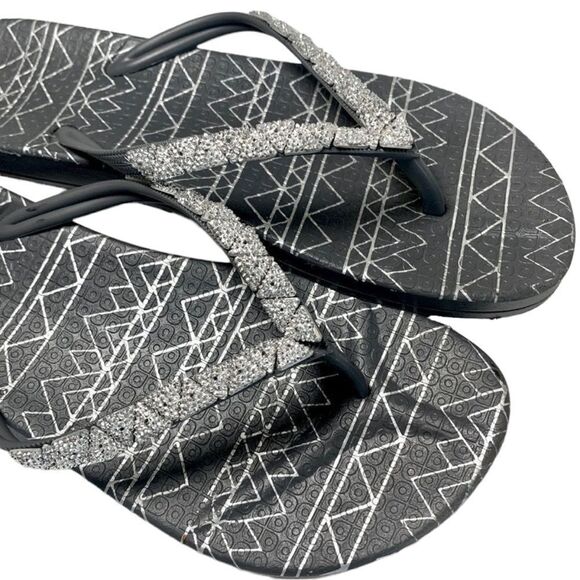 Gray & Silver Tribal Print Sparkly Flip Flop Sandals Size 9 - Picture 1 of 6